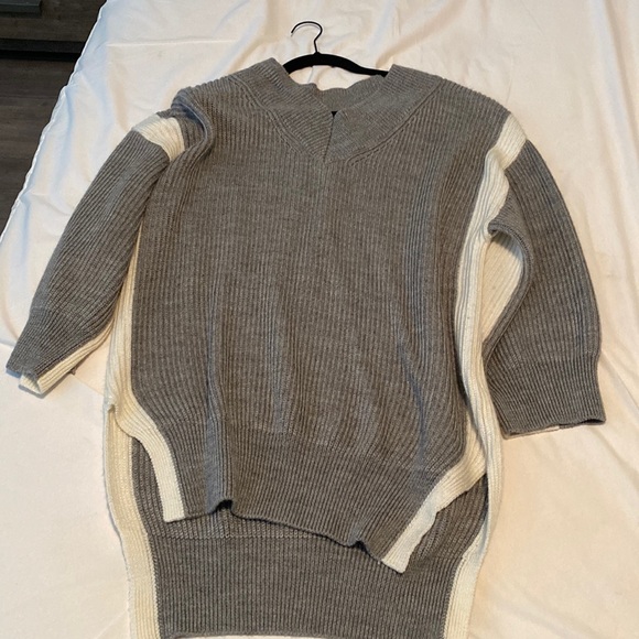 J.Ing oversized gray sweater free size 4-8 - Picture 1 of 3